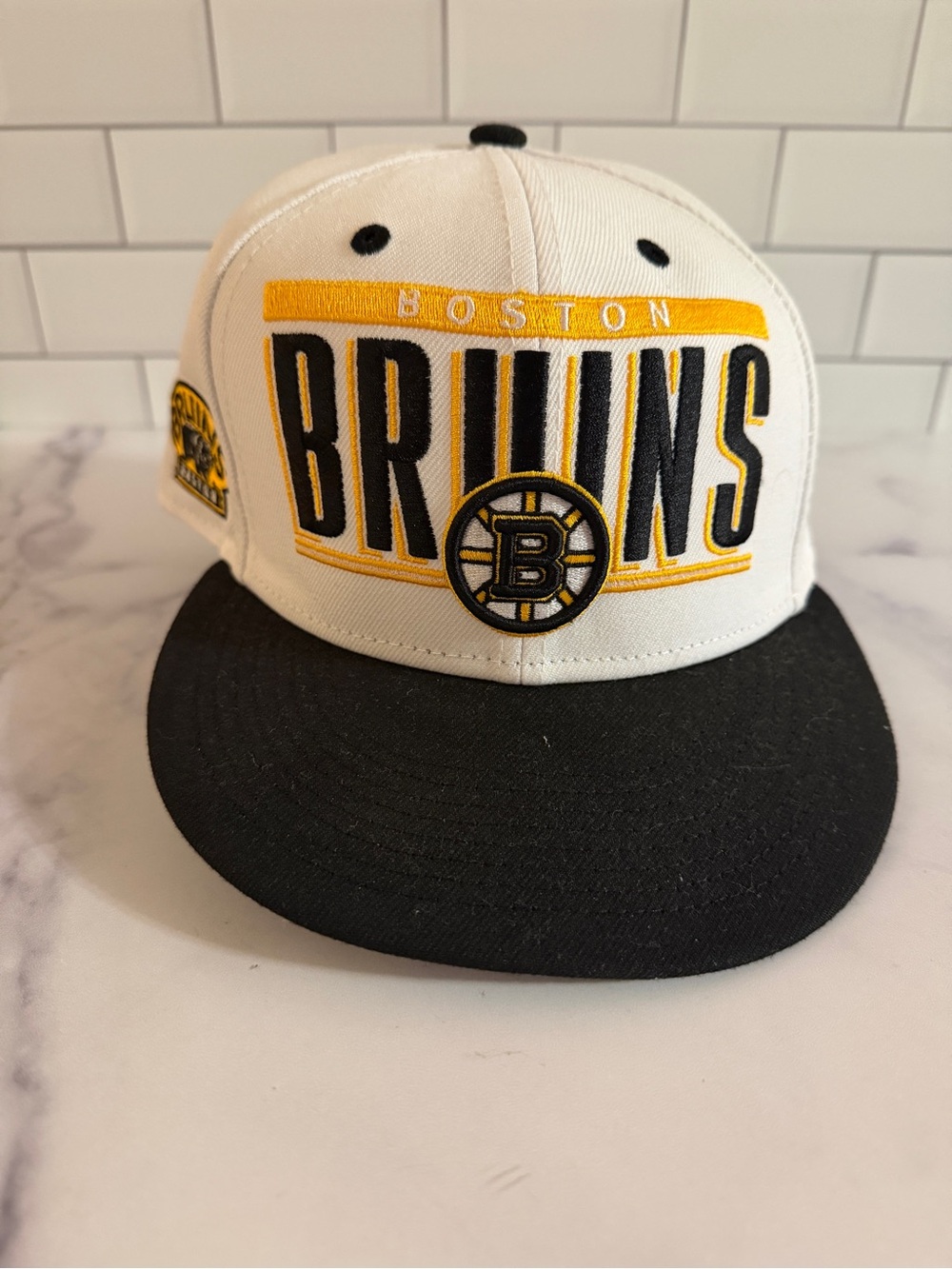 Boston Bruins New Era Snapback Hat White Black Yellow NHL Embroidered OSFM